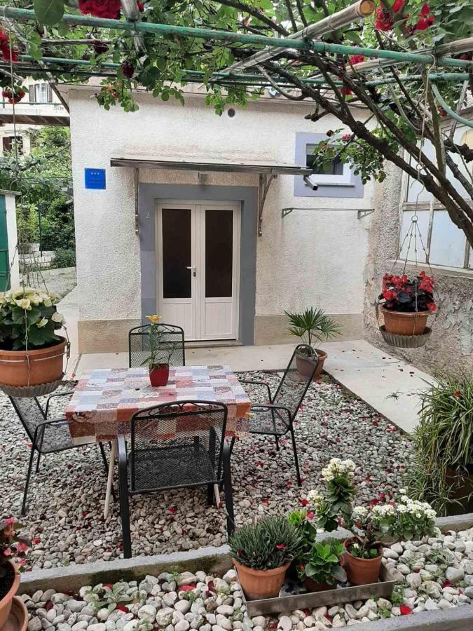 Apartmani Banina Ika Esterno foto