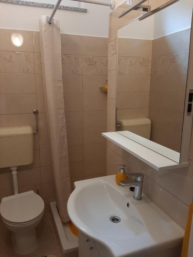 Apartmani Banina Ika Esterno foto