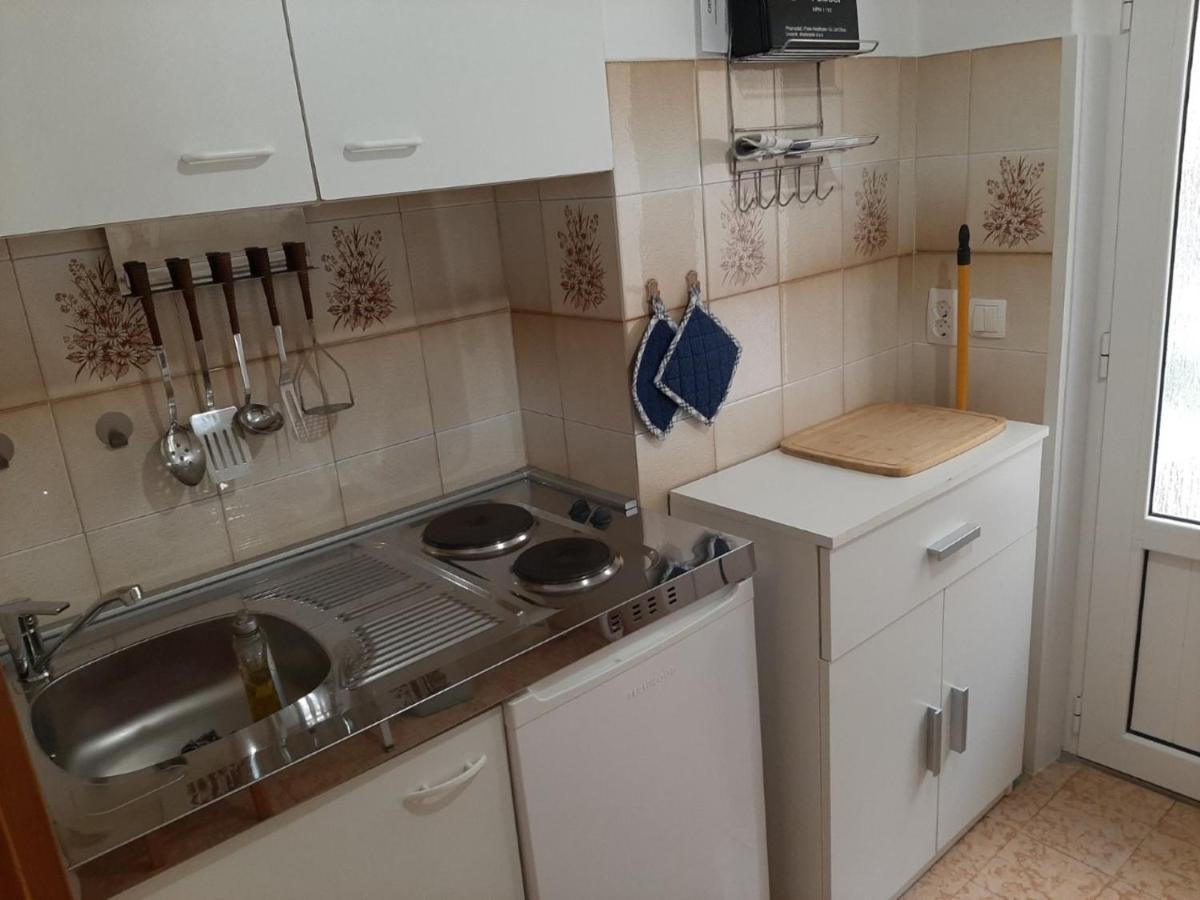 Apartmani Banina Ika Esterno foto