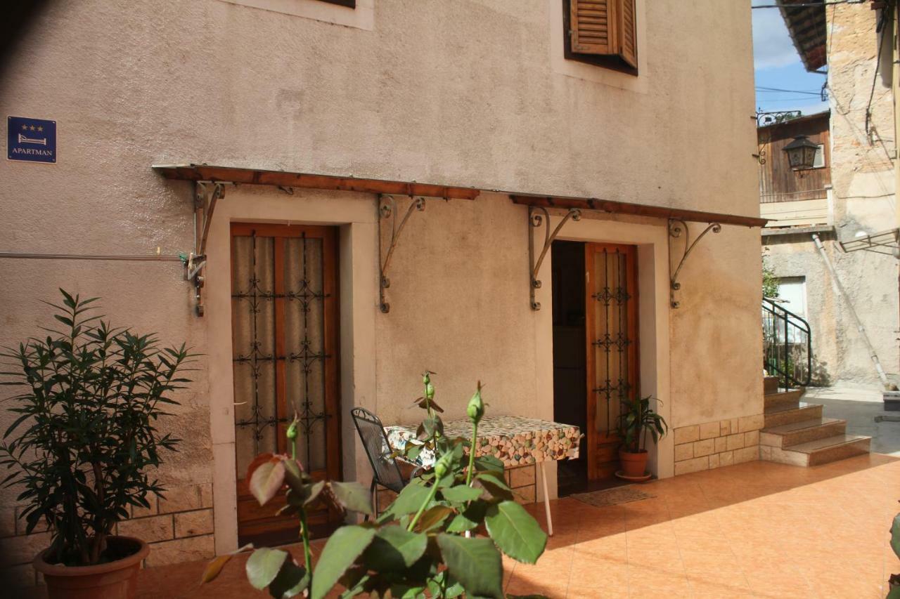 Apartmani Banina Ika Esterno foto