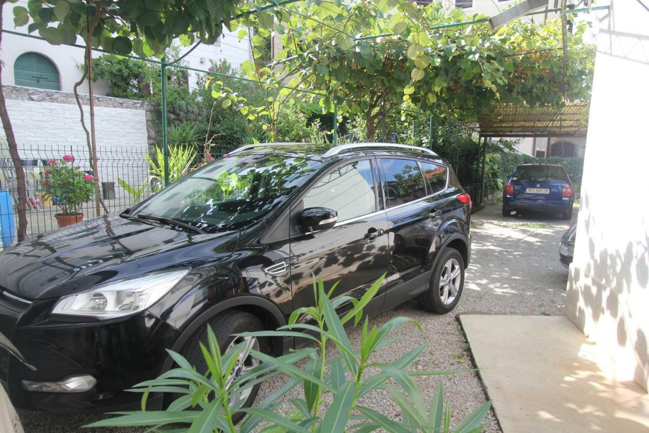 Apartmani Banina Ika Esterno foto