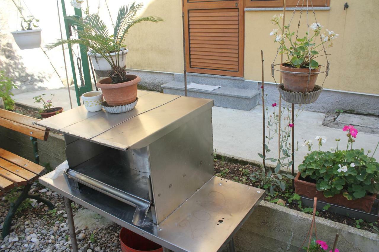 Apartmani Banina Ika Esterno foto