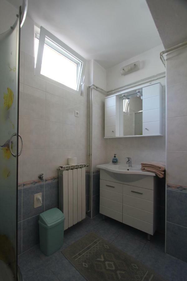 Apartmani Banina Ika Esterno foto