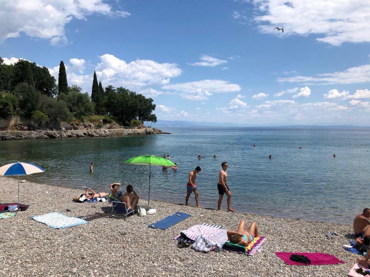 Apartmani Banina Ika Esterno foto