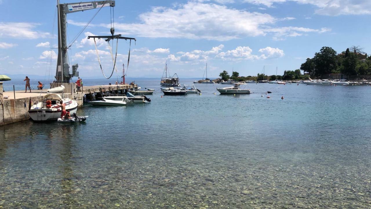 Apartmani Banina Ika Esterno foto