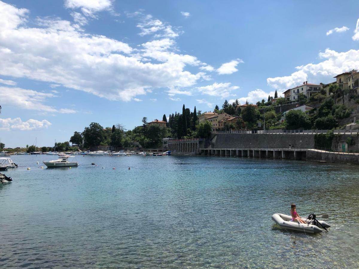Apartmani Banina Ika Esterno foto
