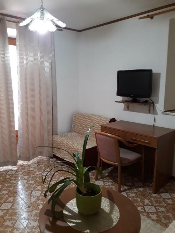 Apartmani Banina Ika Esterno foto