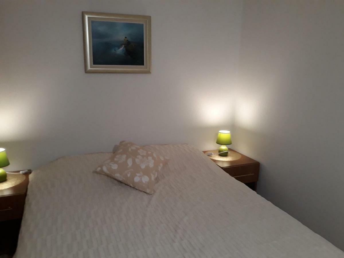 Apartmani Banina Ika Esterno foto