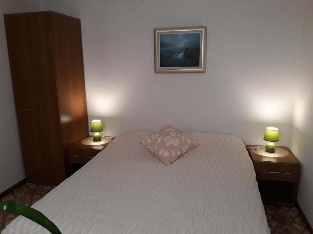 Apartmani Banina Ika Esterno foto